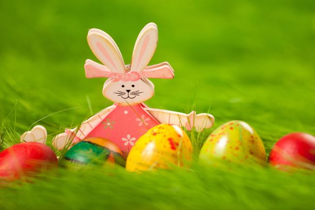 Easter-bunny-and-easter-eggs.jpg